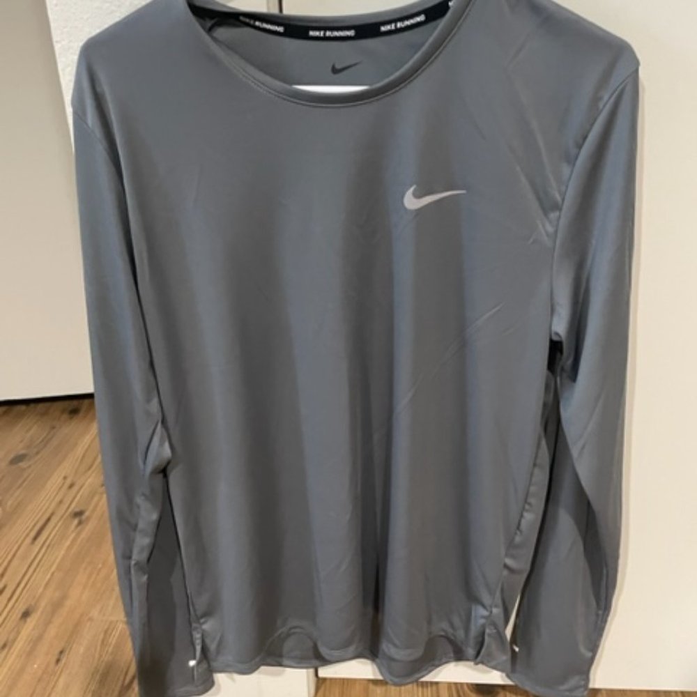 Nike men's  dri-fit long sleeve running shirt Size Medium